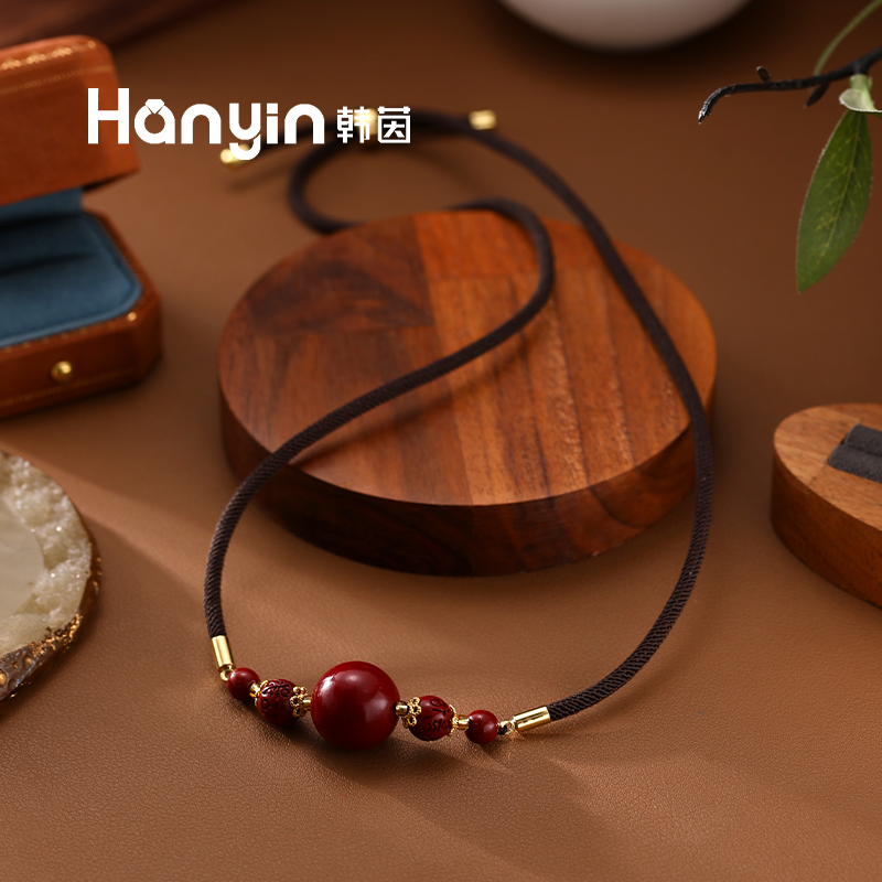 铜合金布艺项链 简约大气16mm大颗红砂珠珠抽拉绳项链可调节气质