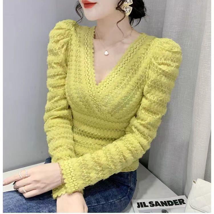 2024秋冬加绒v领高端淑女遮肚子内搭修身显瘦洋气长袖蕾丝打底衫