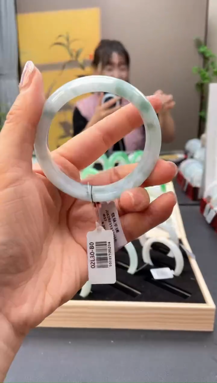 【闪购商品】翡翠手镯未镶嵌绿色