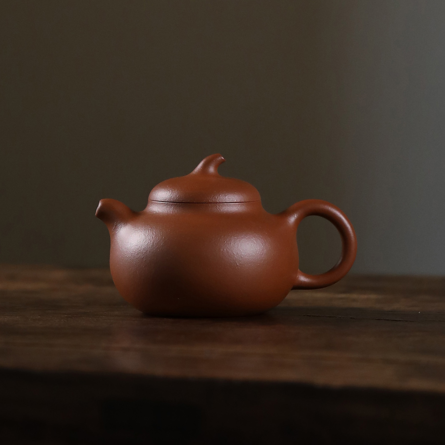 《出窑》宜兴紫砂壶生砂朱泥小茄瓜125cc
