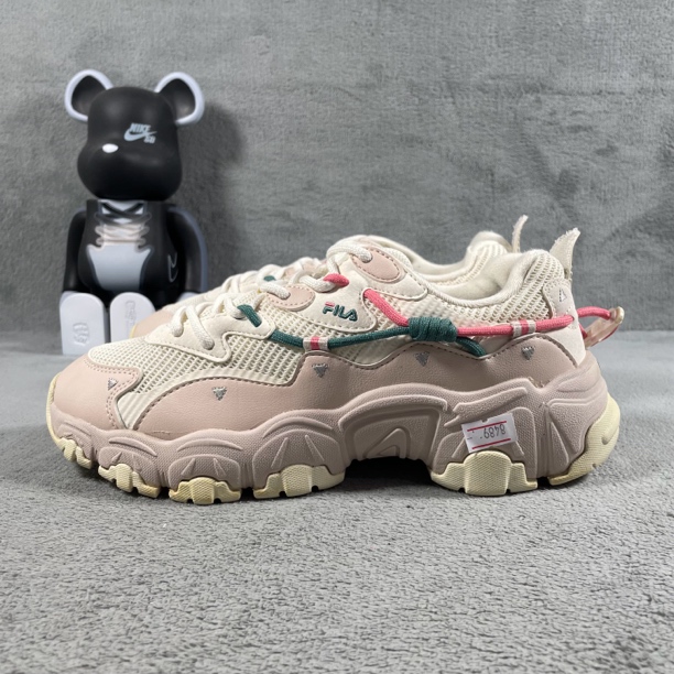 二手37.5码 FILA 猫爪2代 休闲鞋 白粉 剐蹭氧化 无盒 公价599