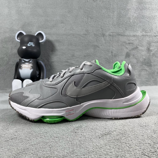 二手42码 Nike Air Zoom Division跑鞋 灰 裂纹 无盒 公价399