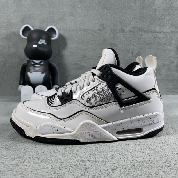 二手38码 Air Jordan 4 板鞋 DIY 白裂皮污渍剐蹭 无盒 公价2159