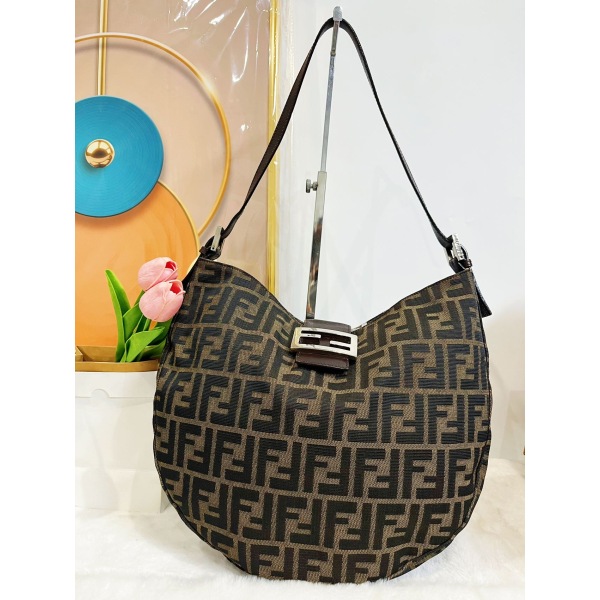 妃鱼/95新/芬迪/FENDI/单肩包/市场价21800