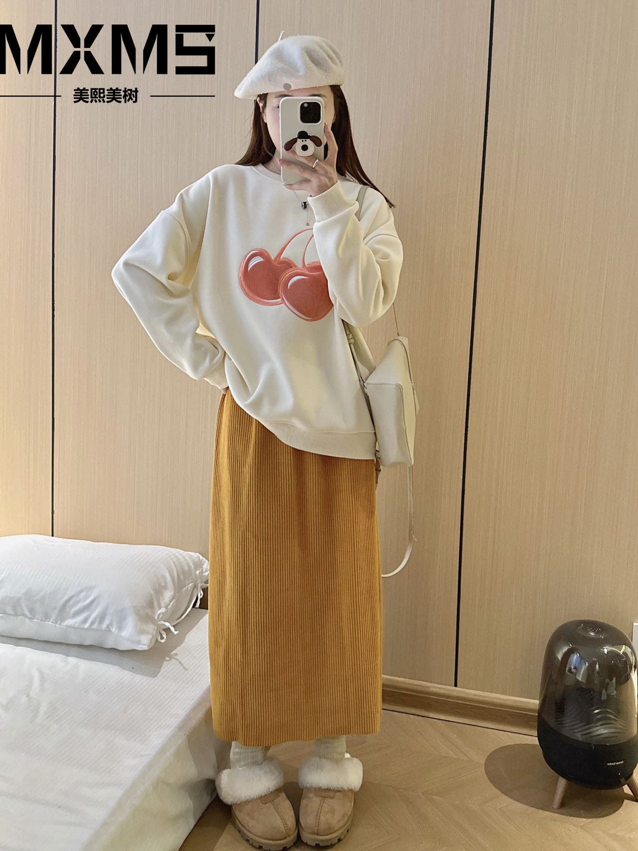 （美熙美树）68611-【宝藏衣橱】刺绣毛茸茸立体樱桃圆领加绒卫衣