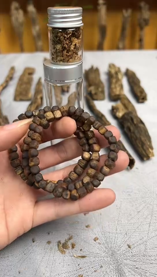 【闪购商品】沉香手串四方柱*多样性其一