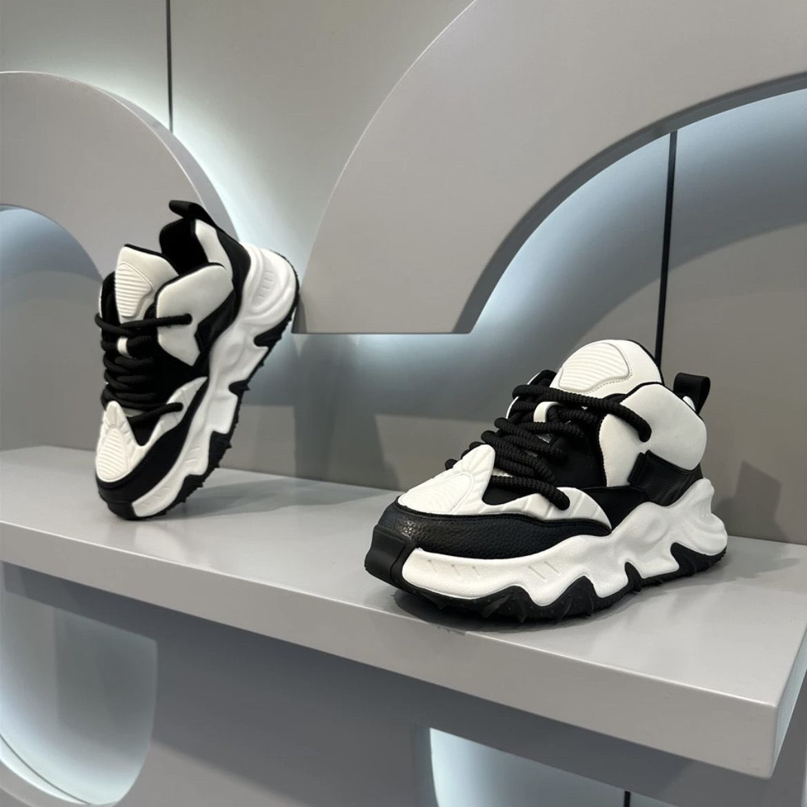 秋季高颜值款熊猫配色时尚厚底老爹鞋韩版圆头舒适男士潮鞋