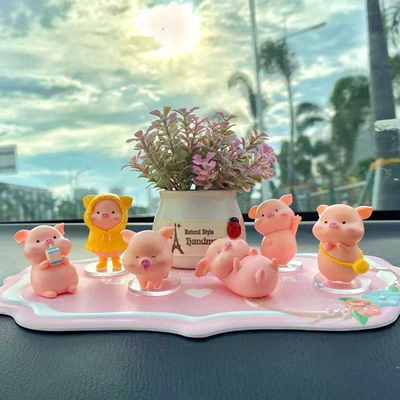 创意车载摆件汽车中控台手办小猪新款抖音办公室桌面车内装饰用品