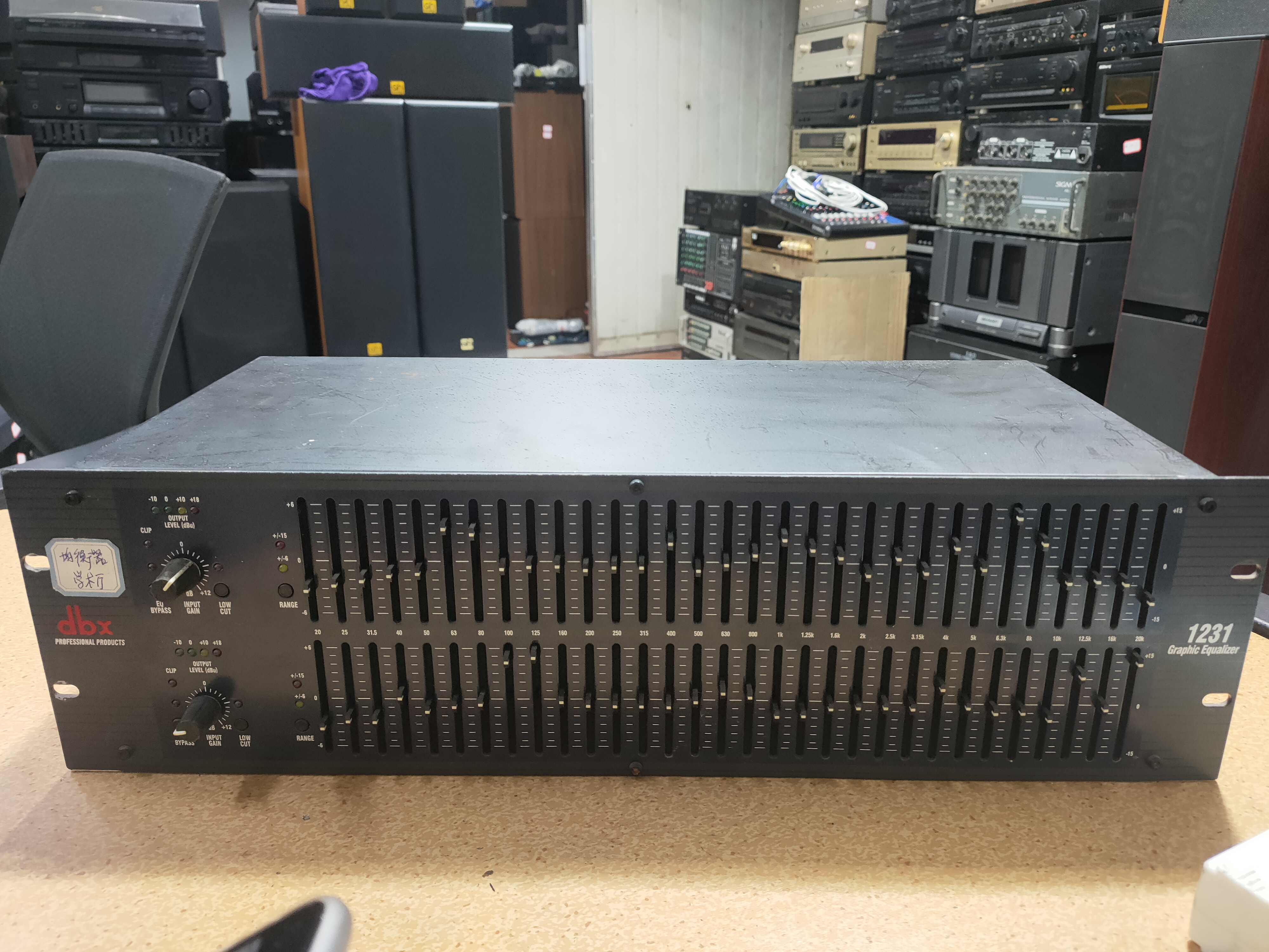 80新  二手 dbx均衡器（通电）