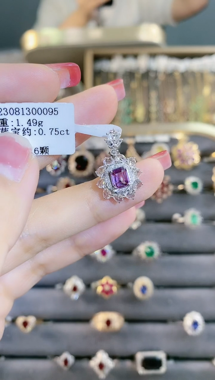 【闪购商品】彩色蓝宝石吊坠18K金镶嵌.