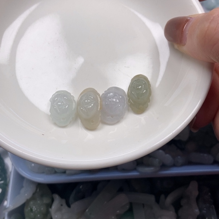 【闪购商品】翡翠挂件未镶嵌椿**?