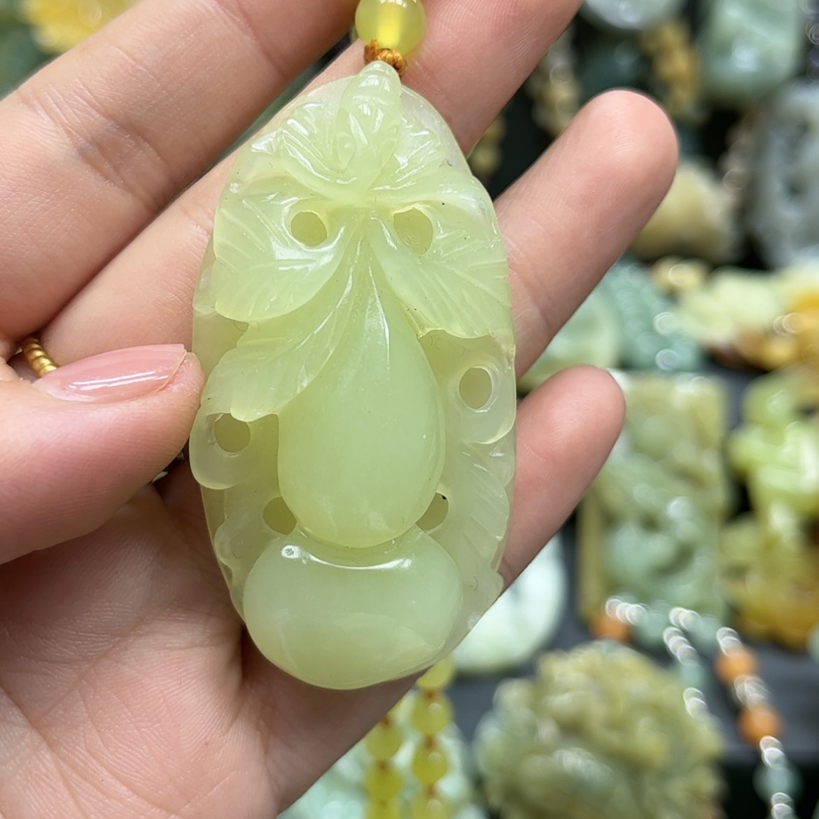 【闪购商品】蛇纹石玉颈饰未镶嵌DD