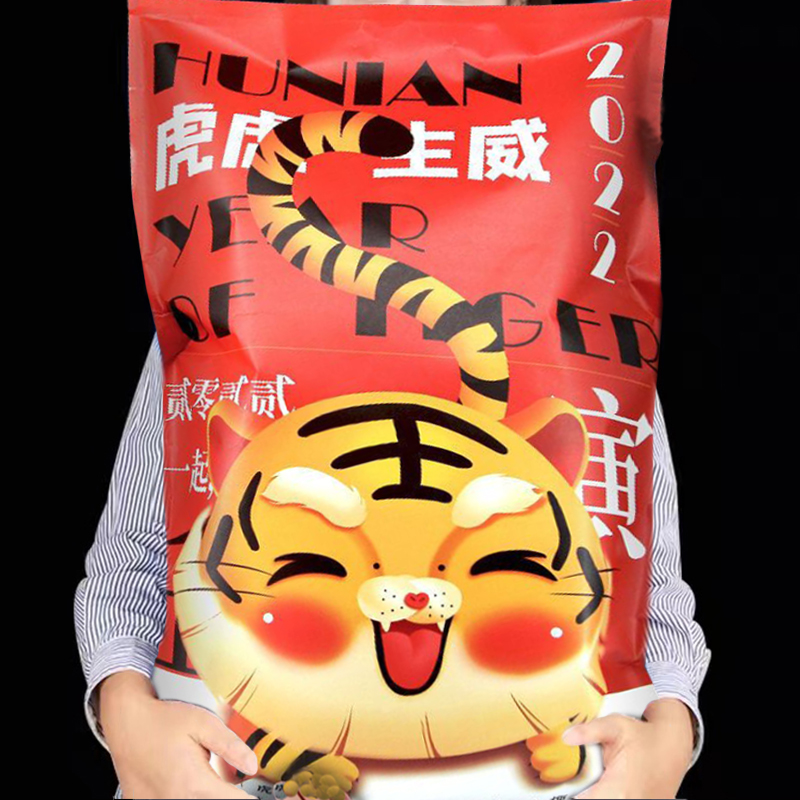 好吃的零食大礼包组合小吃送男女友闺蜜吃货生日节日混合一箱整箱