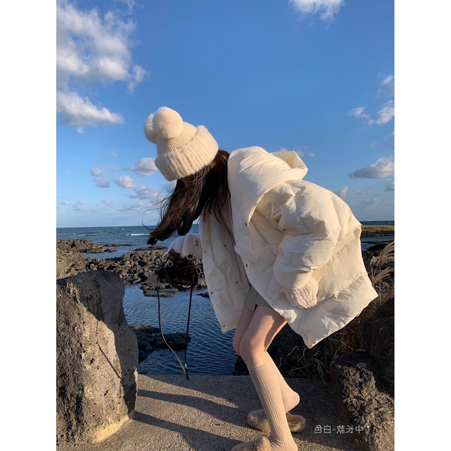 波司澄白色羽绒服女中长款冬季设计感宽松加厚显白连帽白鸭绒外套