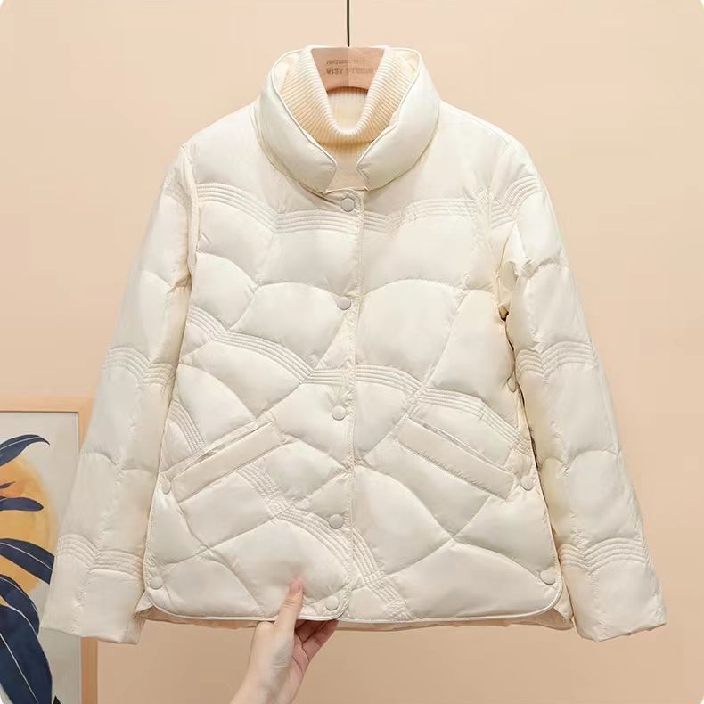 白鸭绒2023年新款轻薄户外羽绒服女立领短款冬季鸭绒外套潮