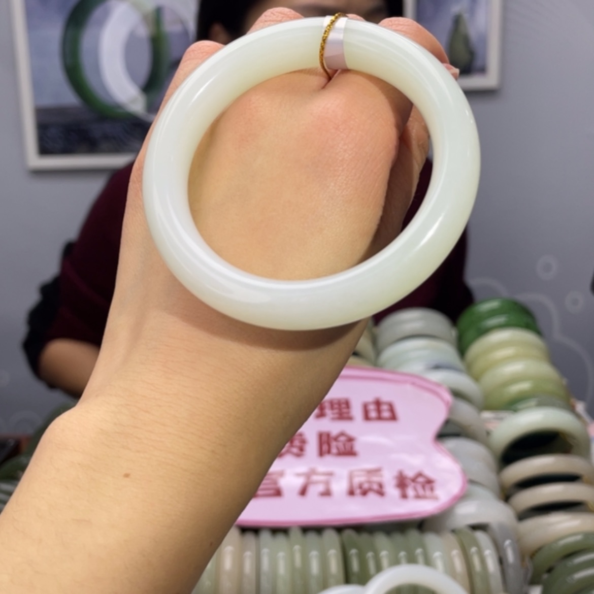 【闪购商品】和田玉手镯未镶嵌B****糖