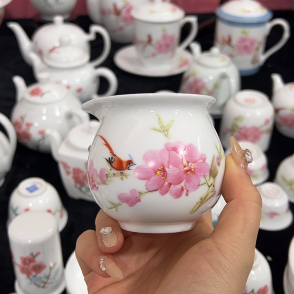 【闪购商品】陶瓷壶秋*?