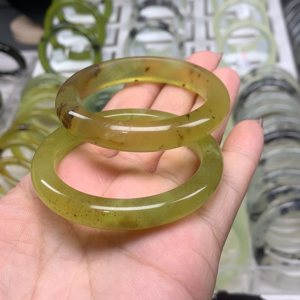 【闪购商品】蛇纹石玉手镯未镶嵌静**9