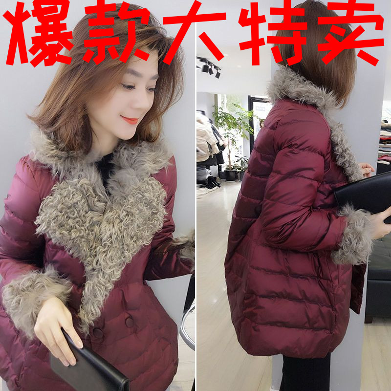 雅鹿欧洲站女2023冬季新款欧货潮羊羔毛领羽绒服中长款宽松面包服