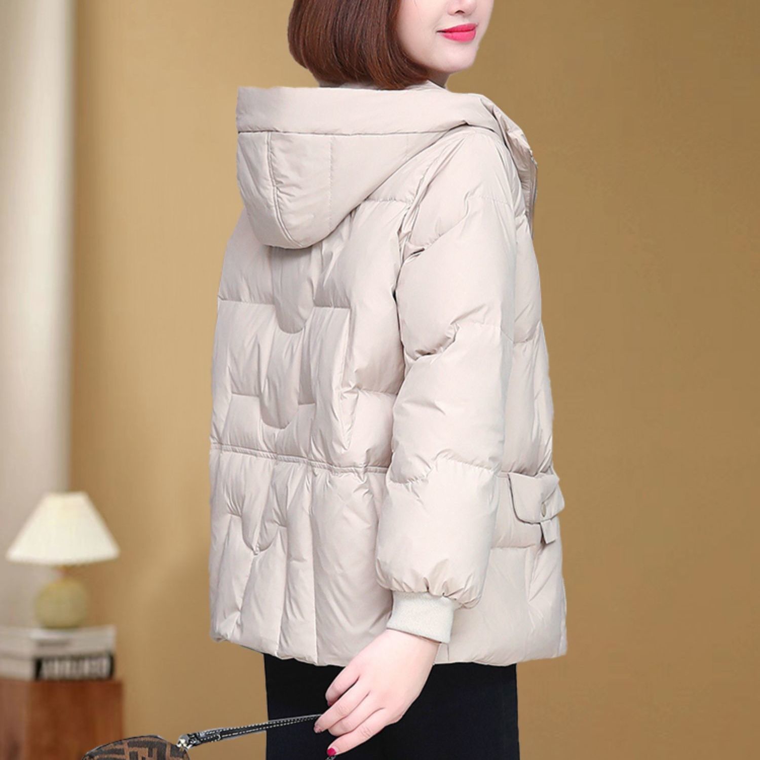 波司登羽绒羽绒服女短款2023冬装新款妈妈减龄宽松加厚洋气小个子