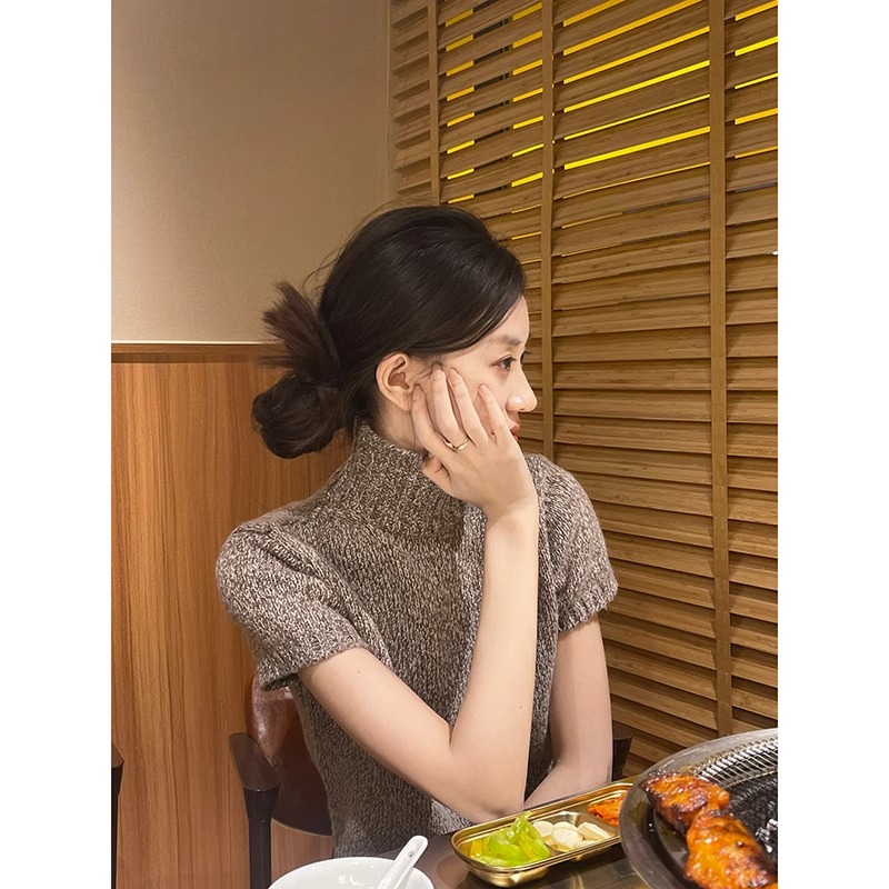 棕色半高领针织衫女2024秋冬新款时尚复古美拉德软糯套头短袖毛衣
