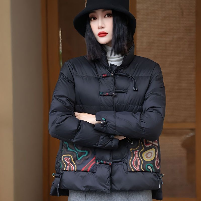 艾莱依短款羽绒服女2023年冬季新款文艺复古盘扣印花立领轻便白鸭
