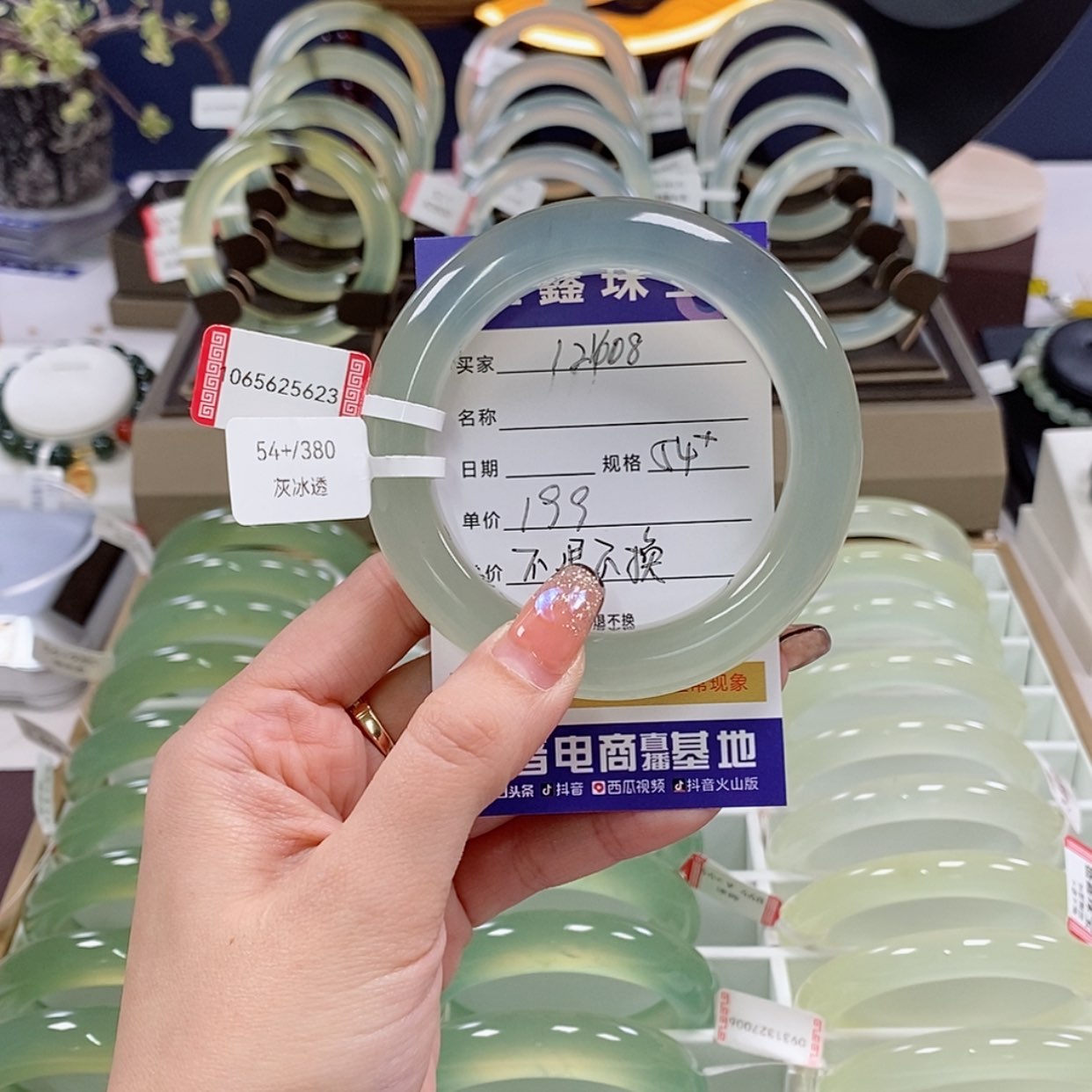 【闪购商品】蛇纹石玉手镯未镶嵌娜*?
