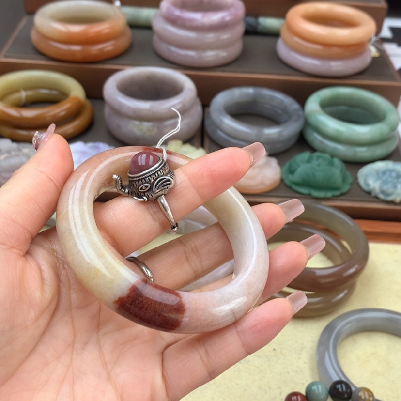 【闪购商品】石英质玉手镯合金K*C