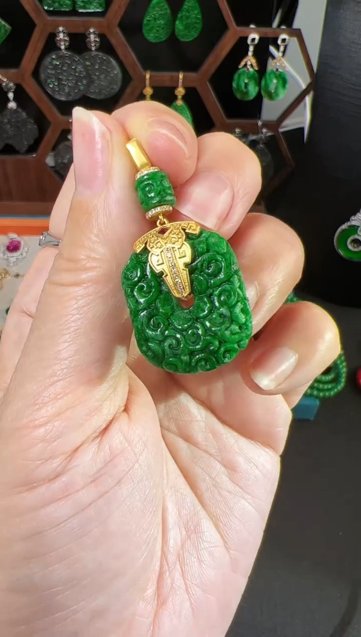 【闪购商品】翡翠颈饰18K金镶嵌吊坠