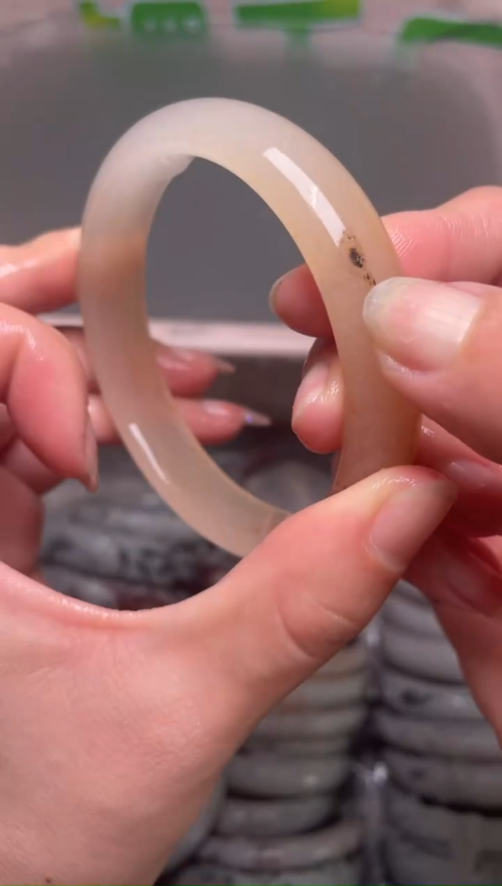 【闪购商品】石英质玉手镯未镶嵌62圈口