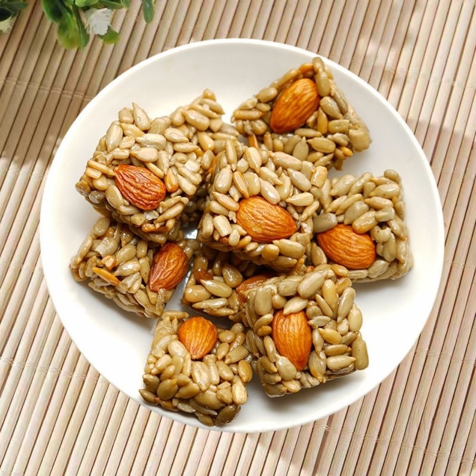 巴旦木瓜子仁瓜子酥坚果酥休闲零食葵花籽瓜子营养方便香甜小零食