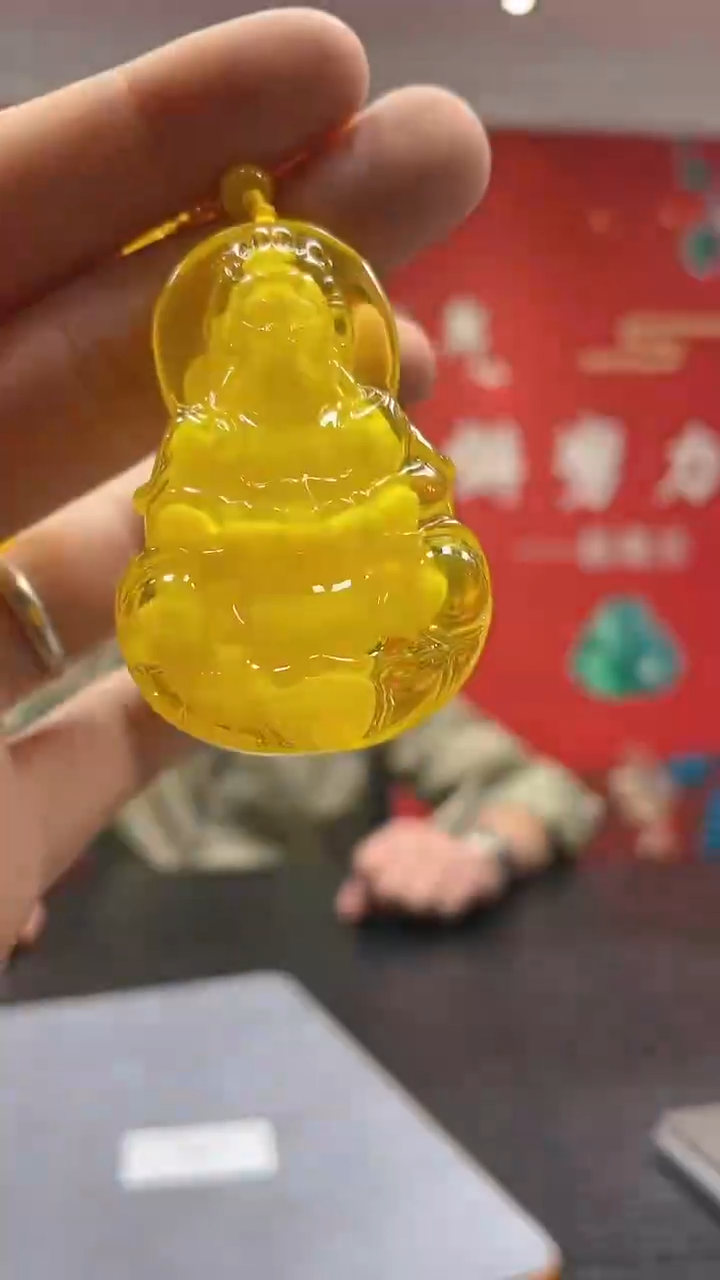 【闪购商品】021金角蜜雕刻观音吊坠