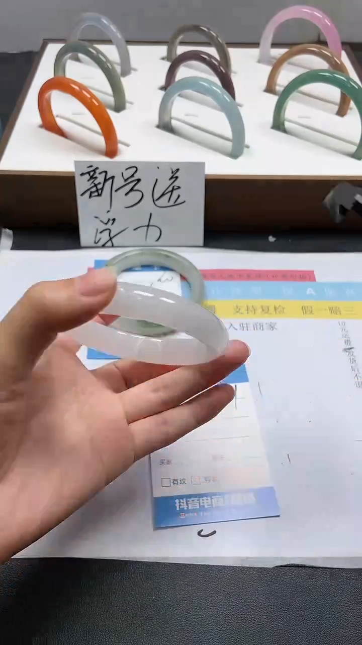 【闪购商品】石英质玉手镯未镶嵌b31/58