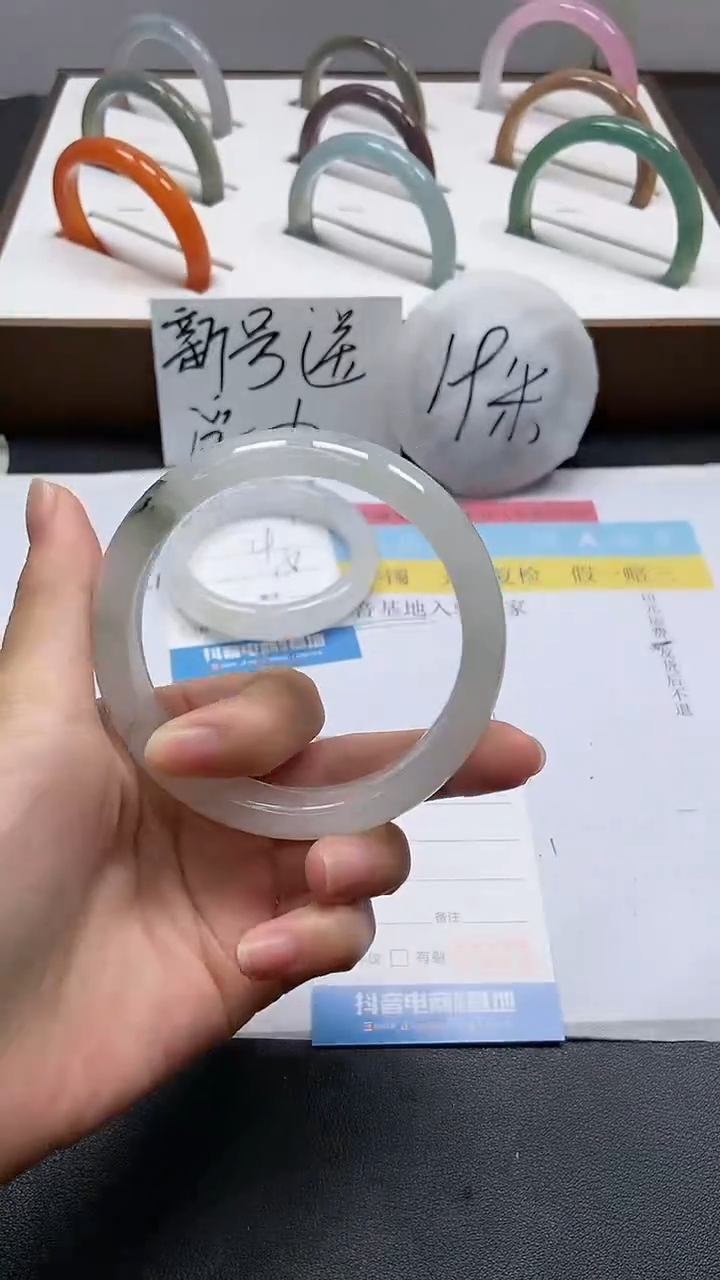 【闪购商品】石英质玉手镯未镶嵌2/62