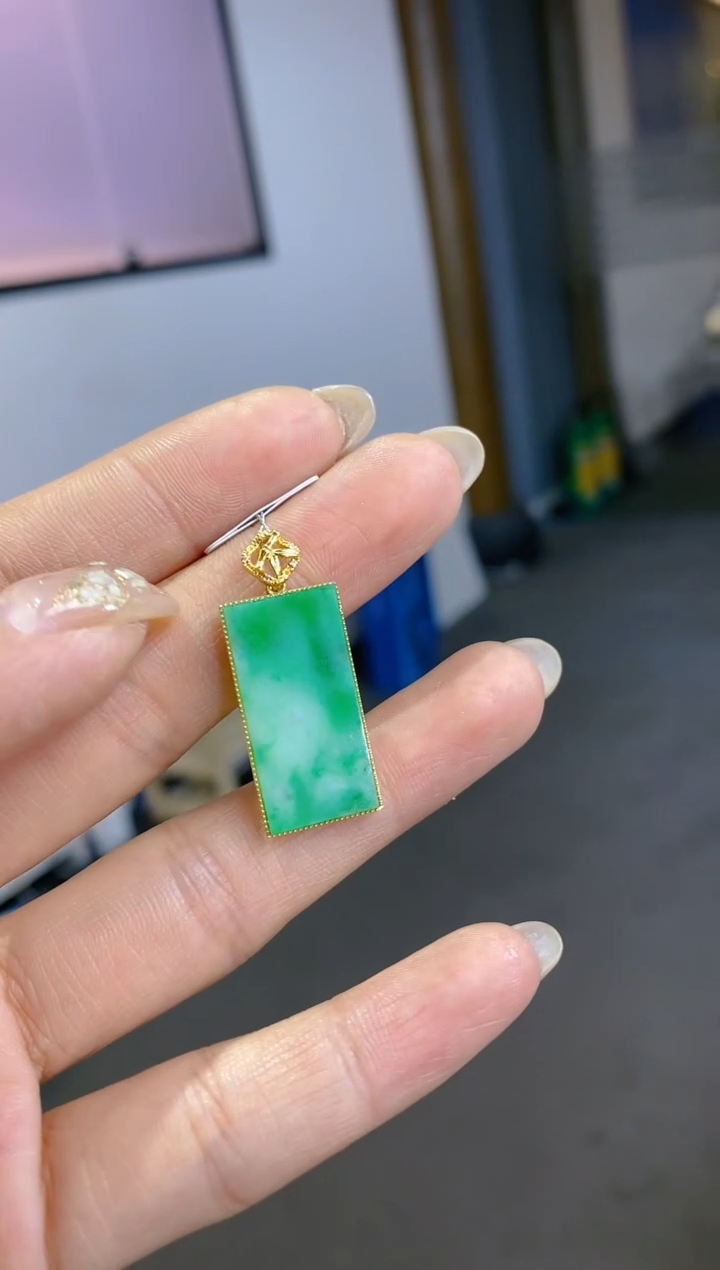 【闪购商品】翡翠颈饰18K金镶嵌无事牌