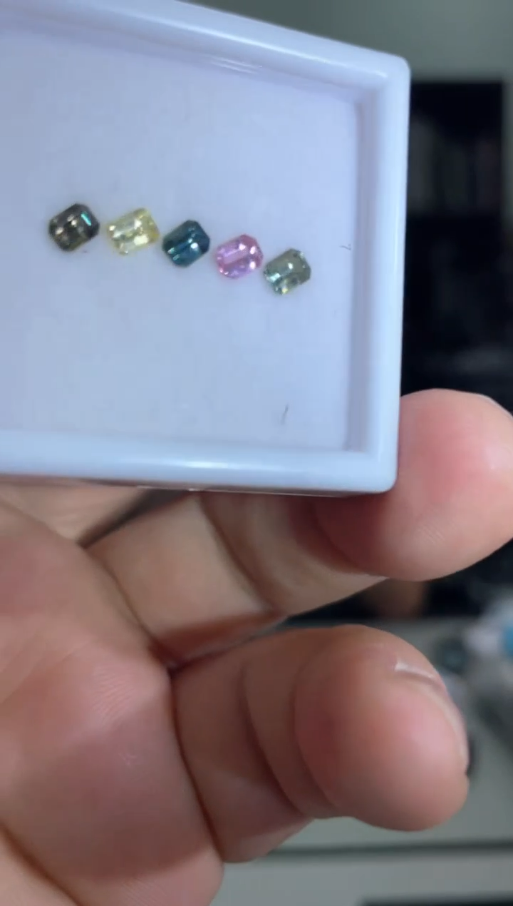 【闪购商品】彩色蓝宝石裸石未镶嵌1.53克拉彩色蓝宝石