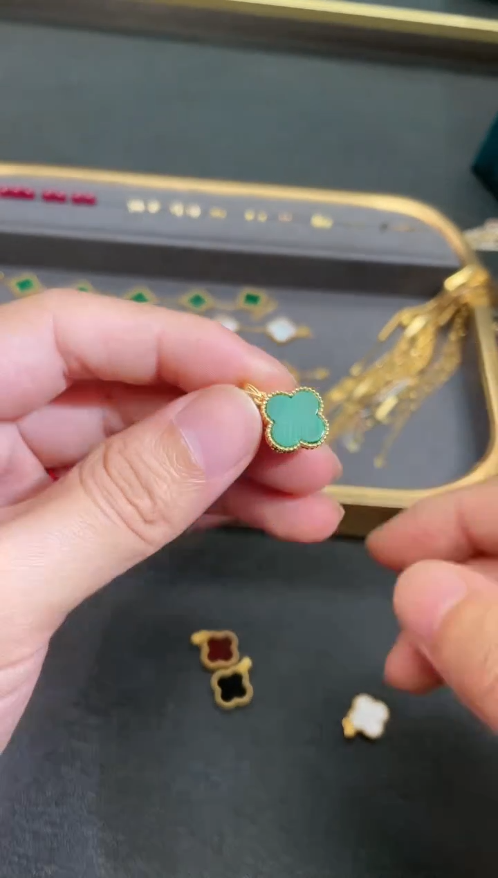 【闪购商品】孔雀石吊坠18K金镶嵌绿色花花吊坠