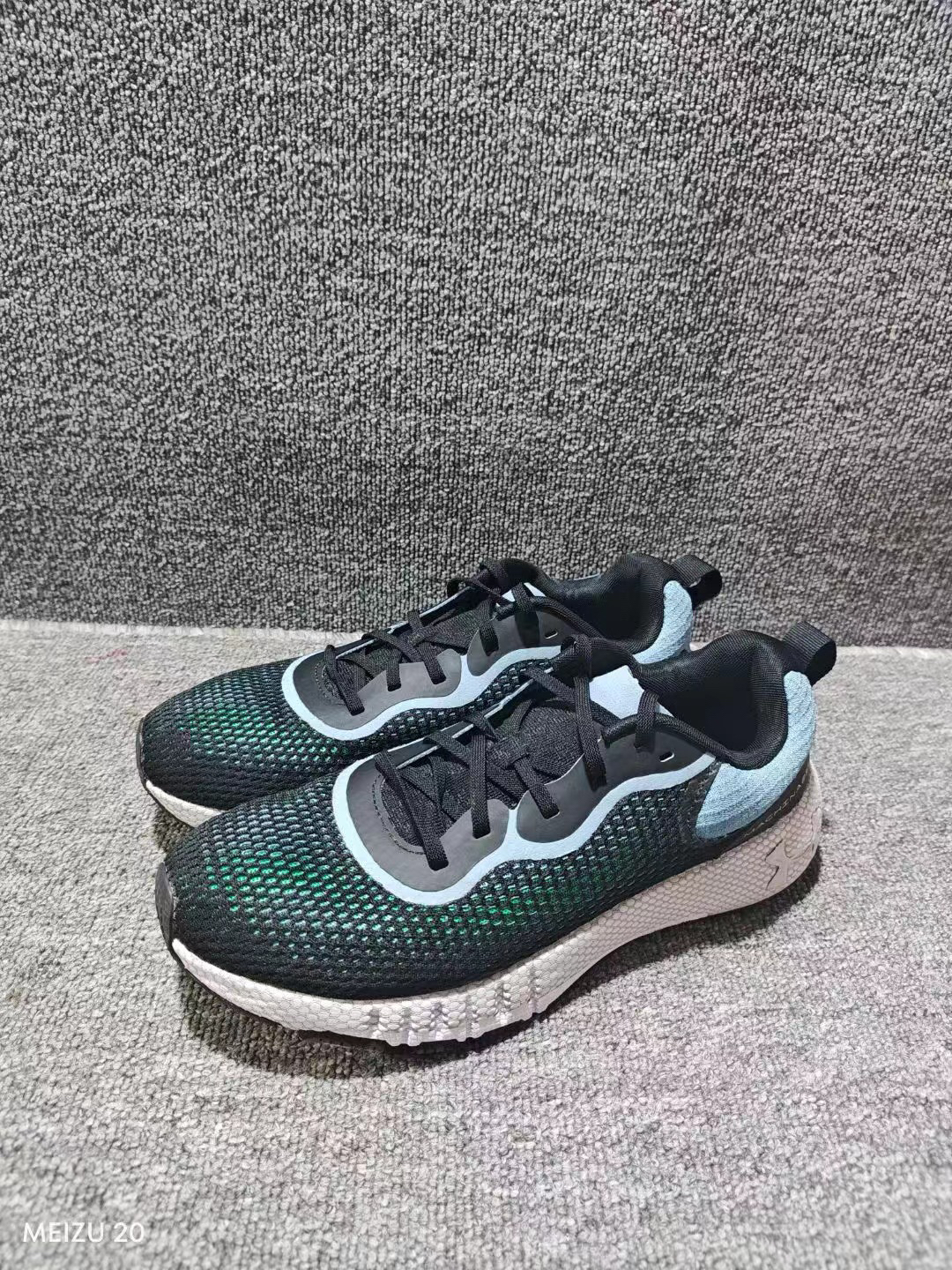 二手42码 安德玛/Under Armour Hovr Machin跑鞋 （鞋底掉了一块）