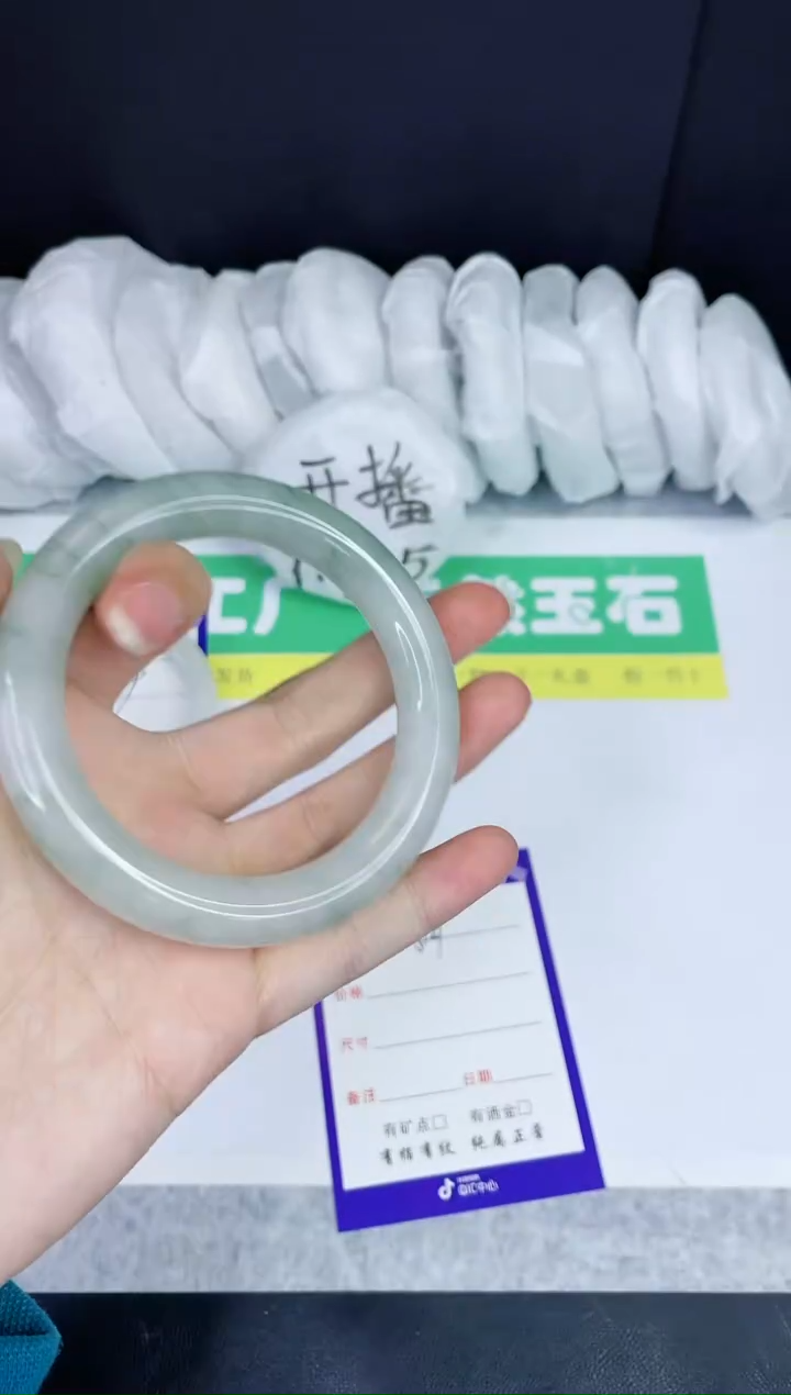 【闪购商品】石英质玉手镯未镶嵌A121-57.3