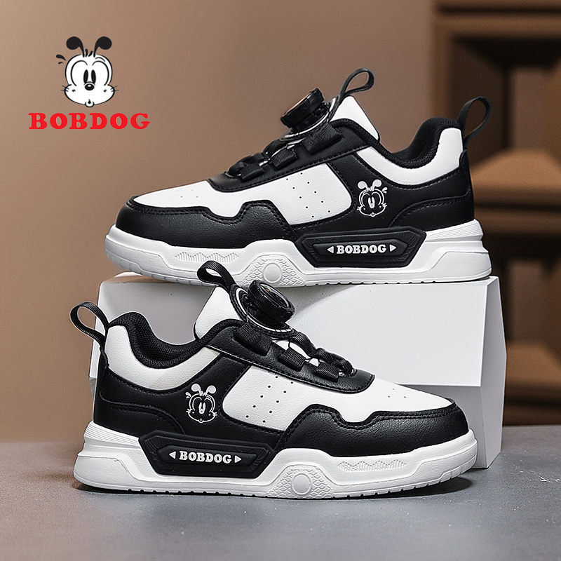 巴布豆童鞋男童春季新款皮面平底板鞋男孩子儿童旋转纽扣运动潮鞋