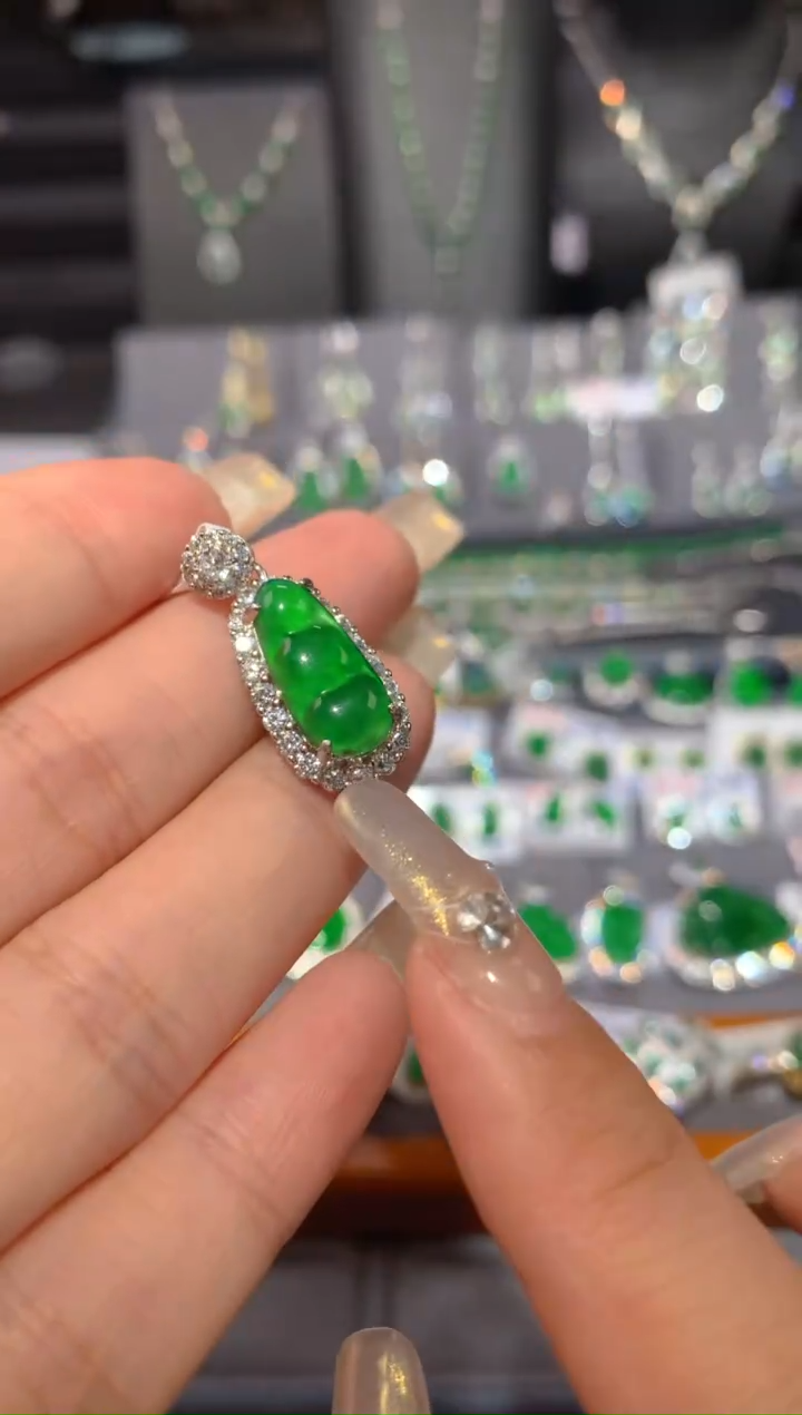 【闪购商品】翡翠吊坠(赠链)银S925镶嵌福豆
