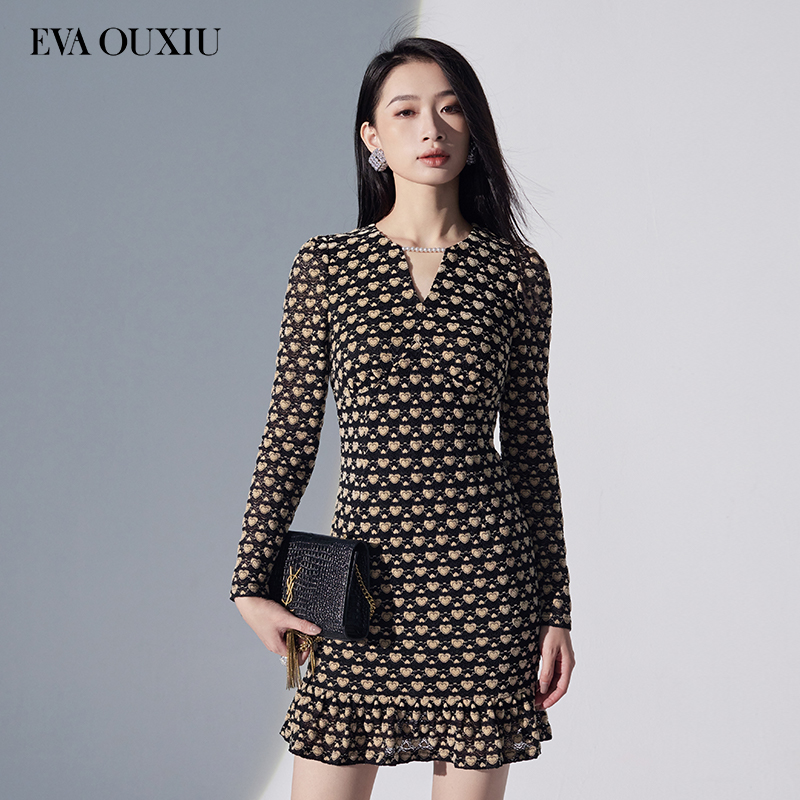 EVA OUXIU/伊华欧秀2023冬季轻奢显瘦修身长袖丝绒裙 35KAQ4137