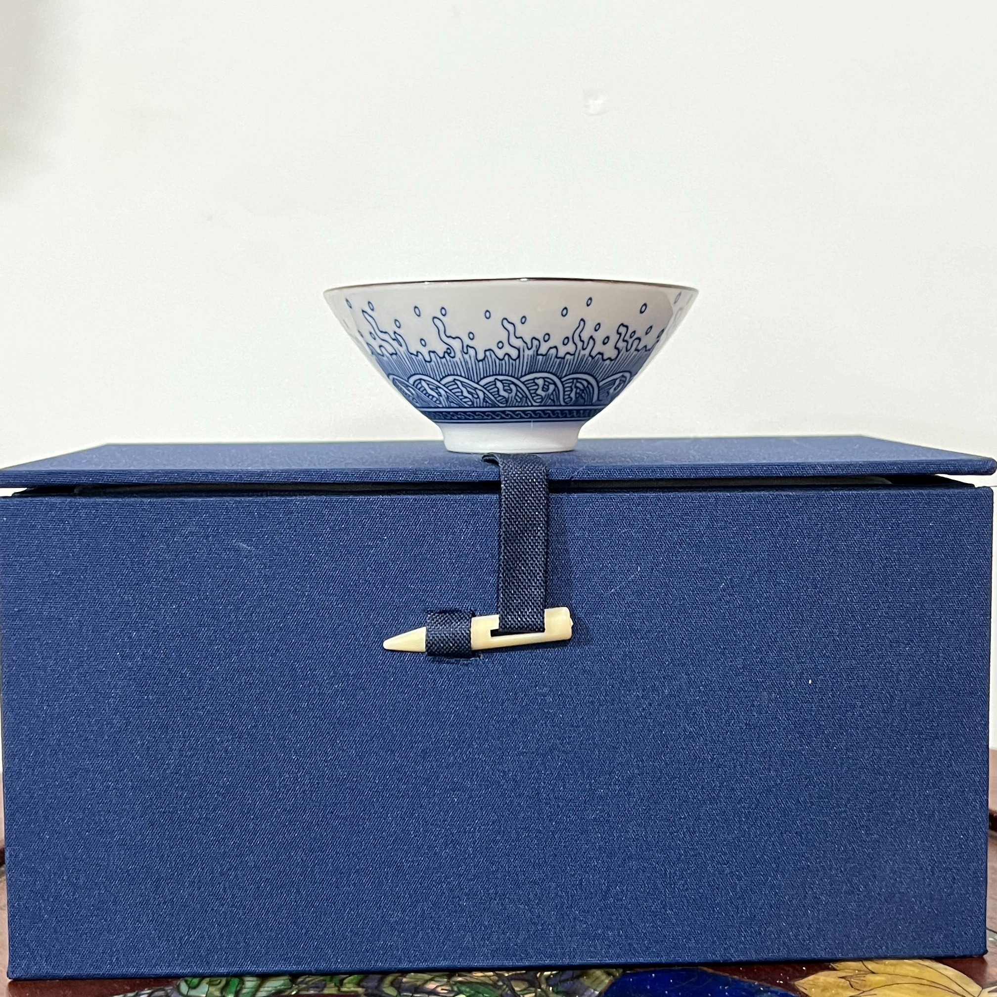 S3     瓷坛泰斗王锡良陶瓷作品（明月 黄山） (带锦盒）
