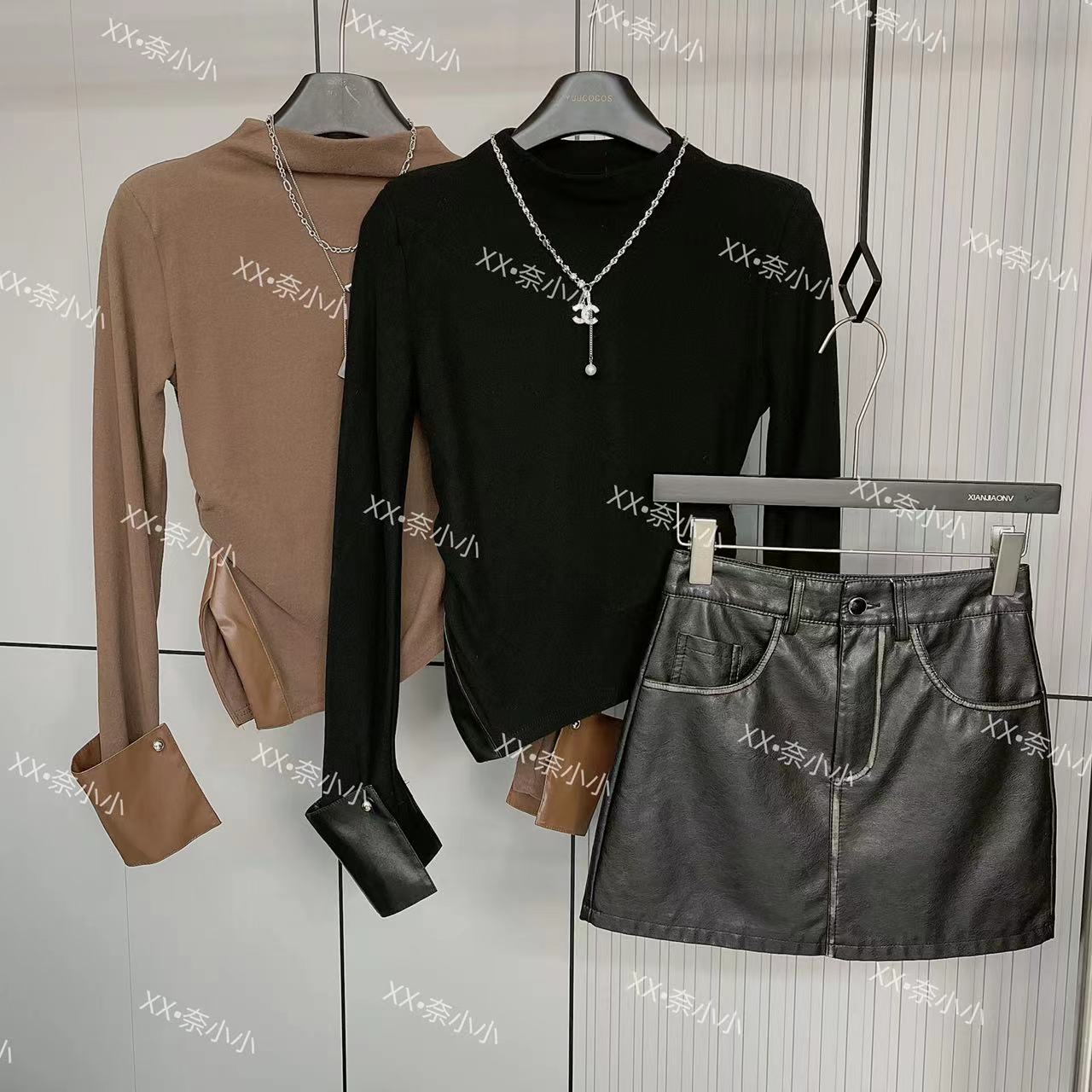 雨蔻 不规则拼皮半高领T恤女2023秋冬洋气设计感修身显瘦开叉上衣