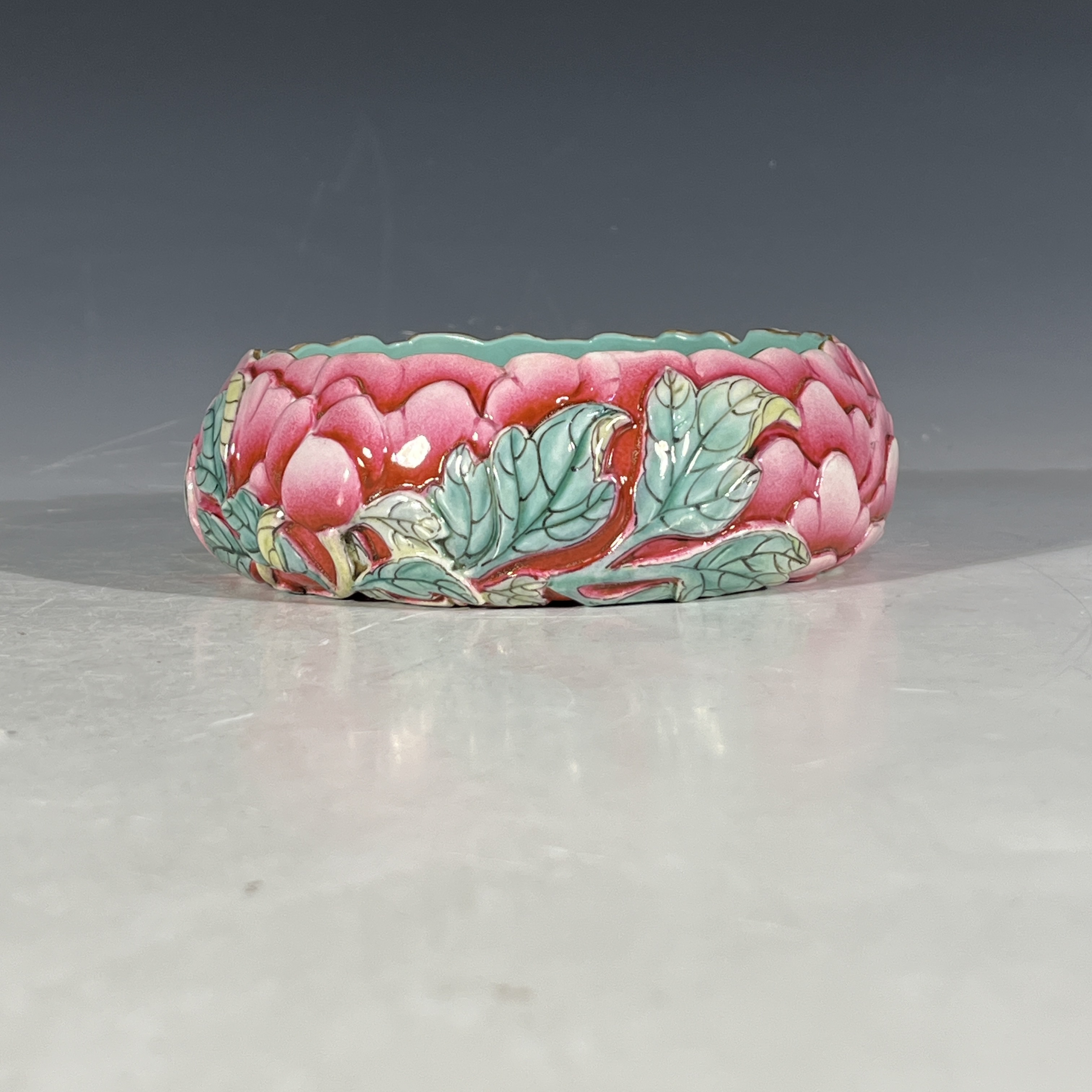 清早期粉彩富贵牡丹造型笔洗