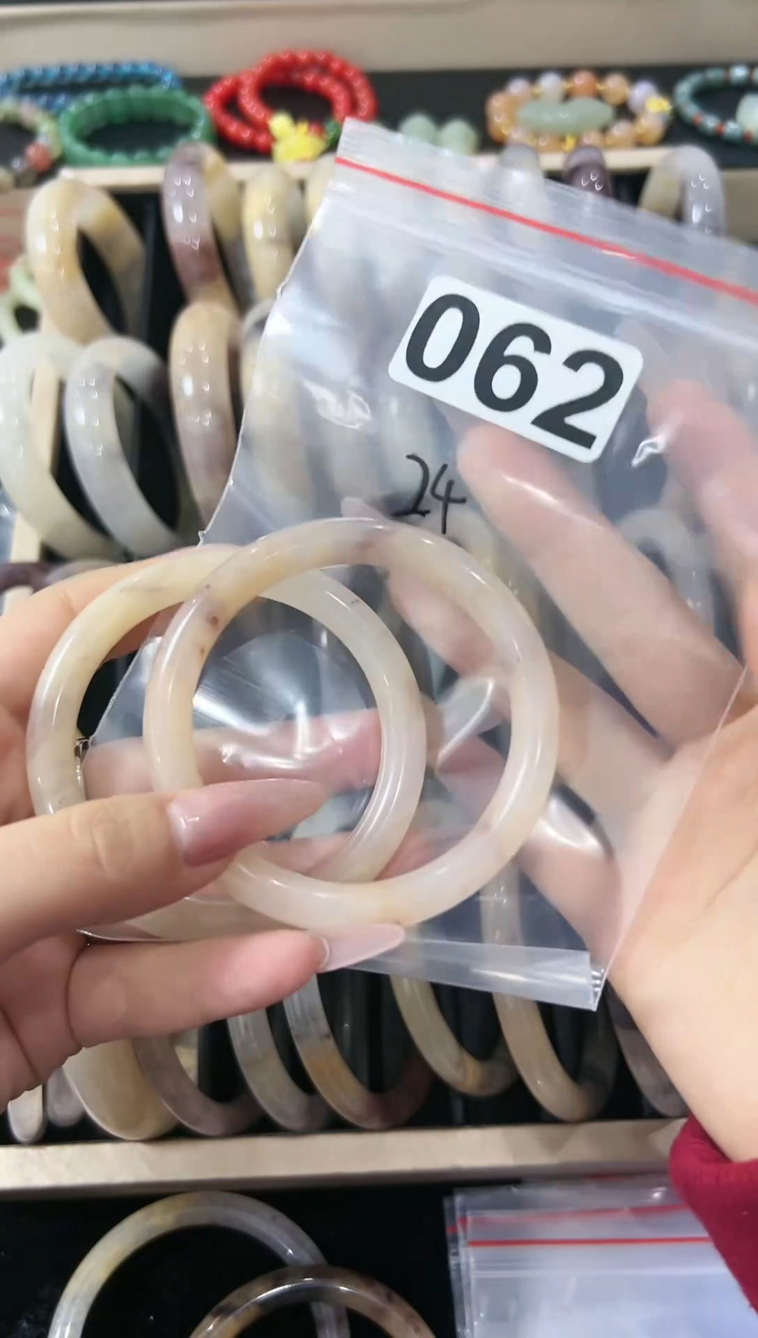 【闪购商品】透闪石质玉手镯未镶嵌手镯