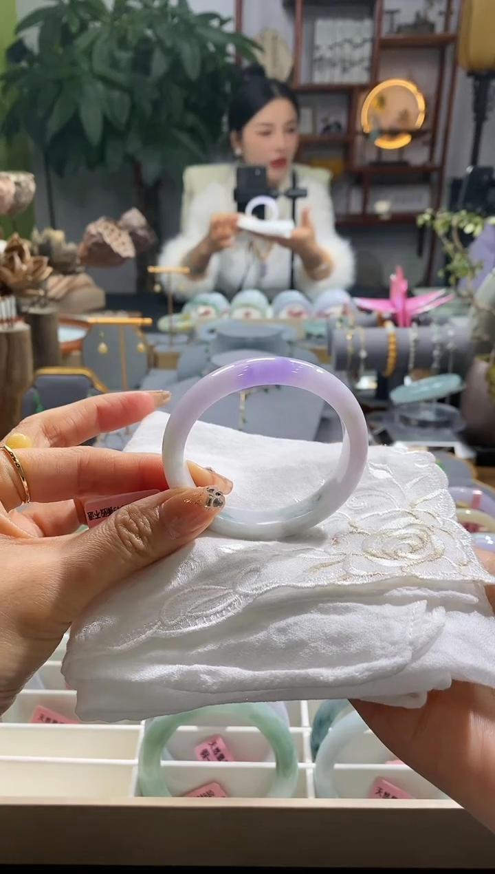 【闪购商品】翡翠手镯未镶嵌38