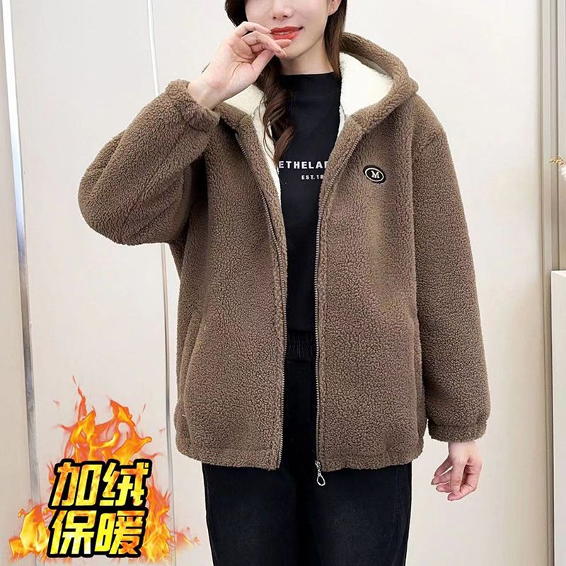 秋冬季妈妈棉衣加绒宽松大码中老年女士冬装加厚保暖羊羔绒外套女