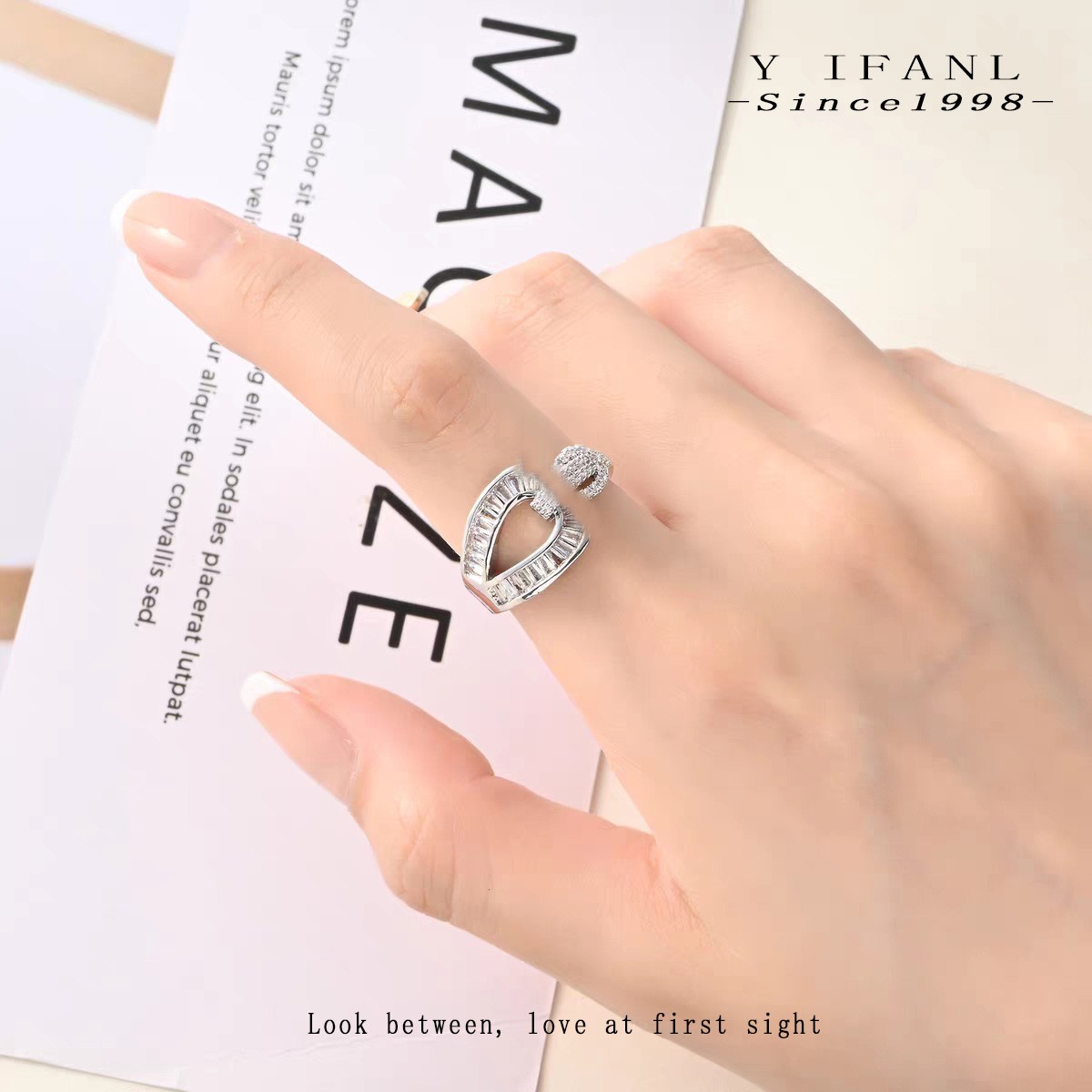 5041轻奢气质微镶满钻马蹄戒指