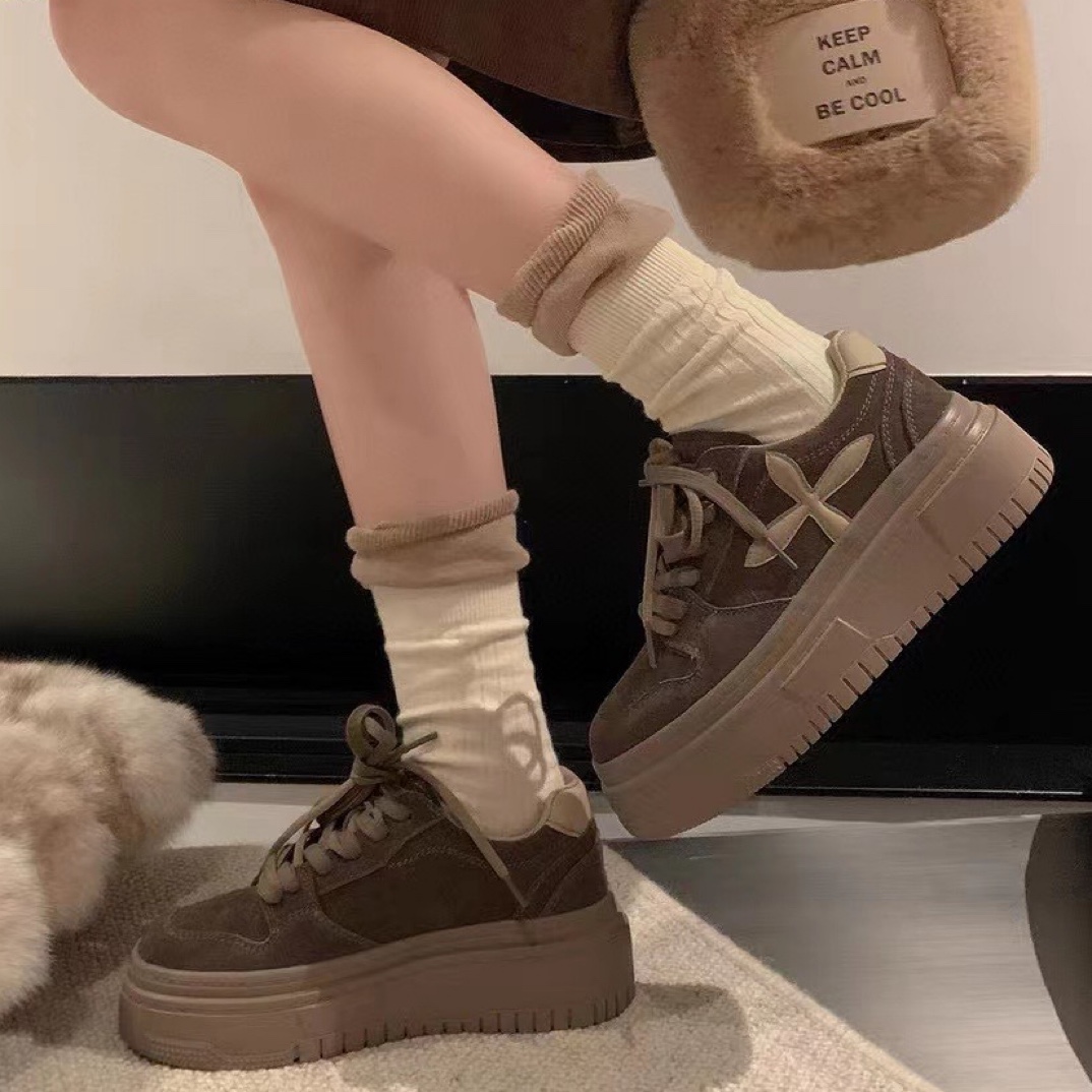 真皮加绒板鞋女2023秋冬季新款运动休闲鞋子厚底松糕毛毛保暖棉鞋